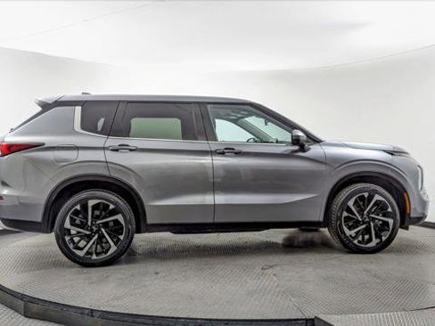 Used 2024 Mitsubishi Outlander SE image 9