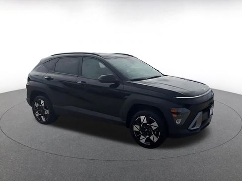 Used 2025 Hyundai Kona SEL image 2