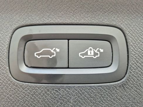 Used 2017 Volvo XC90 T8 Inscription w/ Vision Package image 16