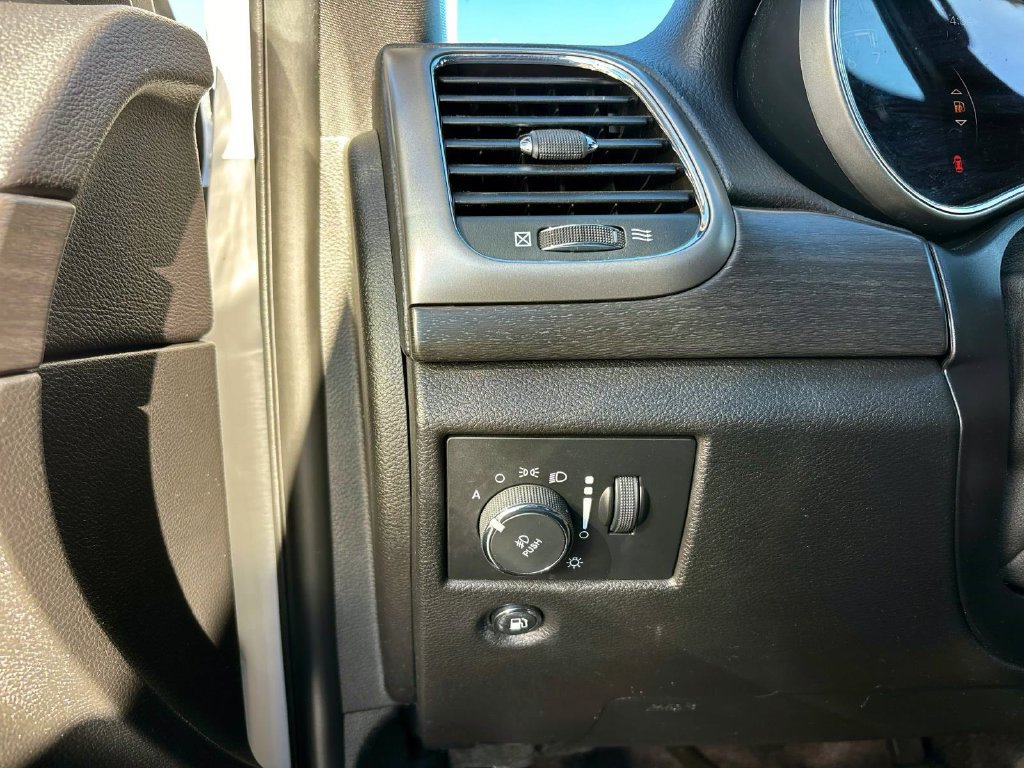 Used 2018 Jeep Grand Cherokee Altitude AWD/4WD image 18