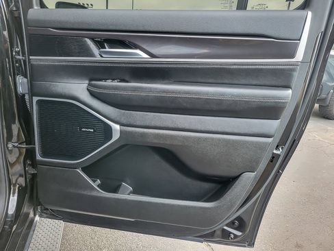 Used 2024 Jeep Wagoneer L 4WD w/ Premium Group I image 22