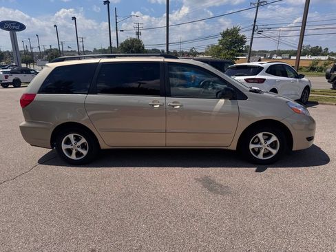 Used 2010 Toyota Sienna CE FWD image 6