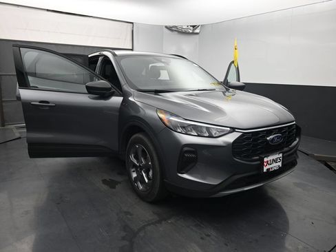 Used 2025 Ford Escape ST-Line AWD/4WD image 16