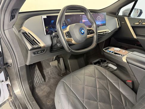 Used 2023 BMW iX xDrive50 w/ Premium Package AWD/4WD image 4