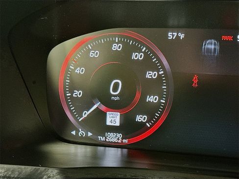 Used 2016 Volvo XC90 T5 Momentum image 15