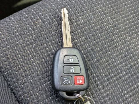 Used 2016 Toyota RAV4 XLE FWD image 32