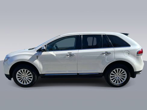 Used 2013 Lincoln MKX FWD image 6