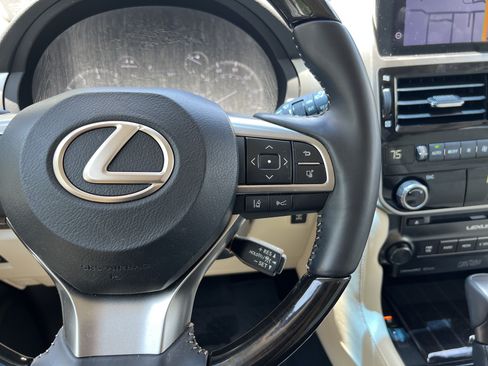 Used 2023 Lexus GX 460 Premium w/ Accessory Package AWD/4WD image 20