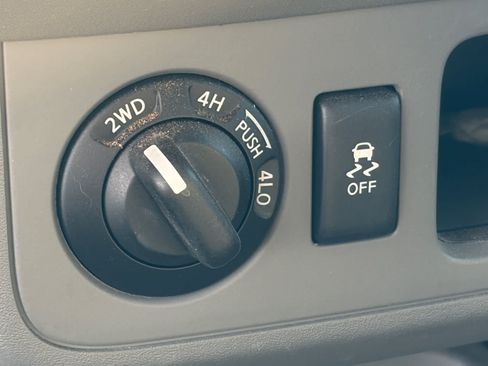 Used 2015 Nissan Frontier SV AWD/4WD image 18