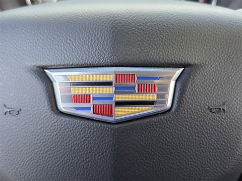 Used 2024 Cadillac XT6 Premium Luxury image 28