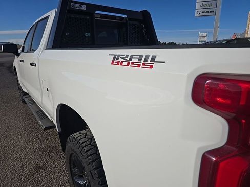Used 2021 Chevrolet Silverado 1500 LT Trail Boss w/ Convenience Package II image 5