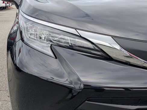 New 2026 Toyota Sienna XLE FWD image 10