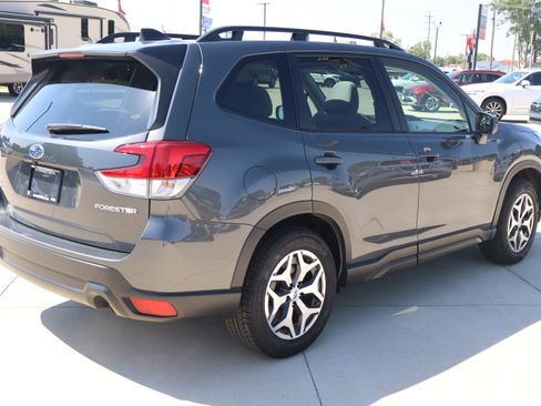 Used 2024 Subaru Forester Premium AWD/4WD image 5
