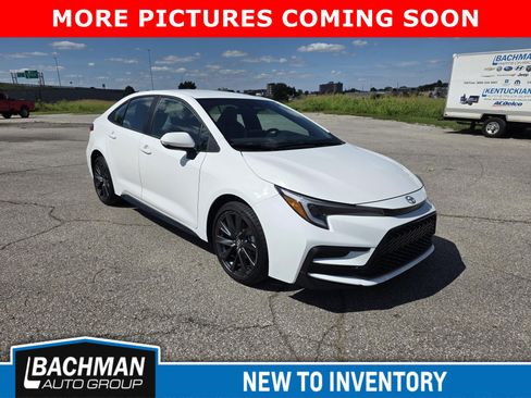 Used 2025 Toyota Corolla SE FWD image 2