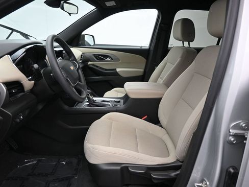 Used 2022 Chevrolet Traverse LS FWD image 17