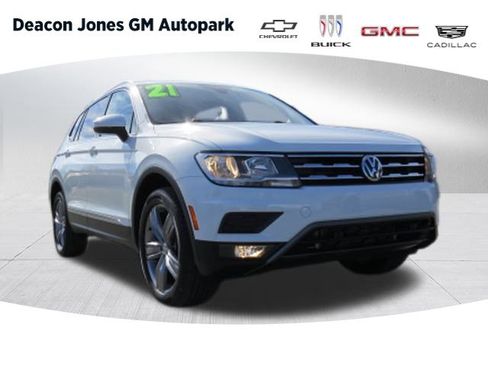 Used 2021 Volkswagen Tiguan SEL image 1