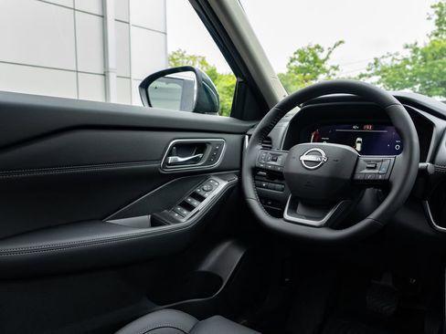 New 2026 Nissan Rogue Platinum AWD/4WD image 11
