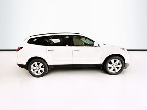 Used 2017 Chevrolet Traverse LT w/ Style and Technology Package image 5