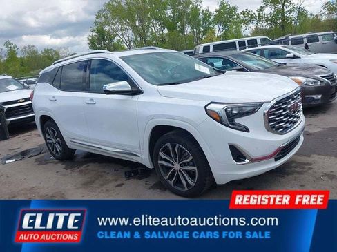 Used 2020 GMC Terrain Denali w/ Denali Premium Package AWD/4WD image 2