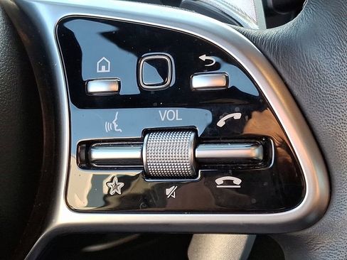 Used 2021 Mercedes-Benz GLC 300 4MATIC image 23