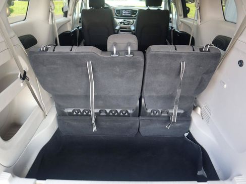 Used 2023 Chrysler Voyager LX FWD image 45