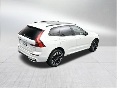 New 2026 Volvo XC60 T8 Plus w/ Protection Package Premier AWD/4WD image 17