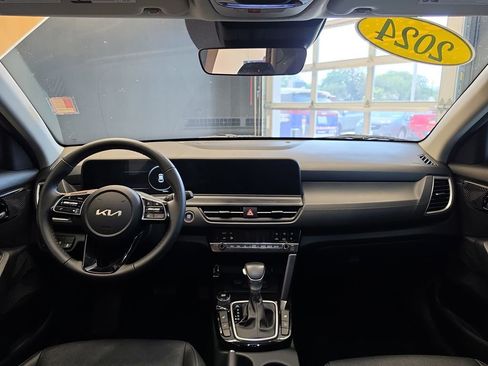 Certified 2024 Kia Seltos EX FWD image 18