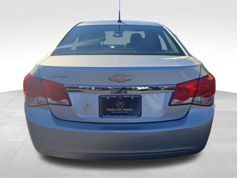 Used 2013 Chevrolet Cruze LS image 4
