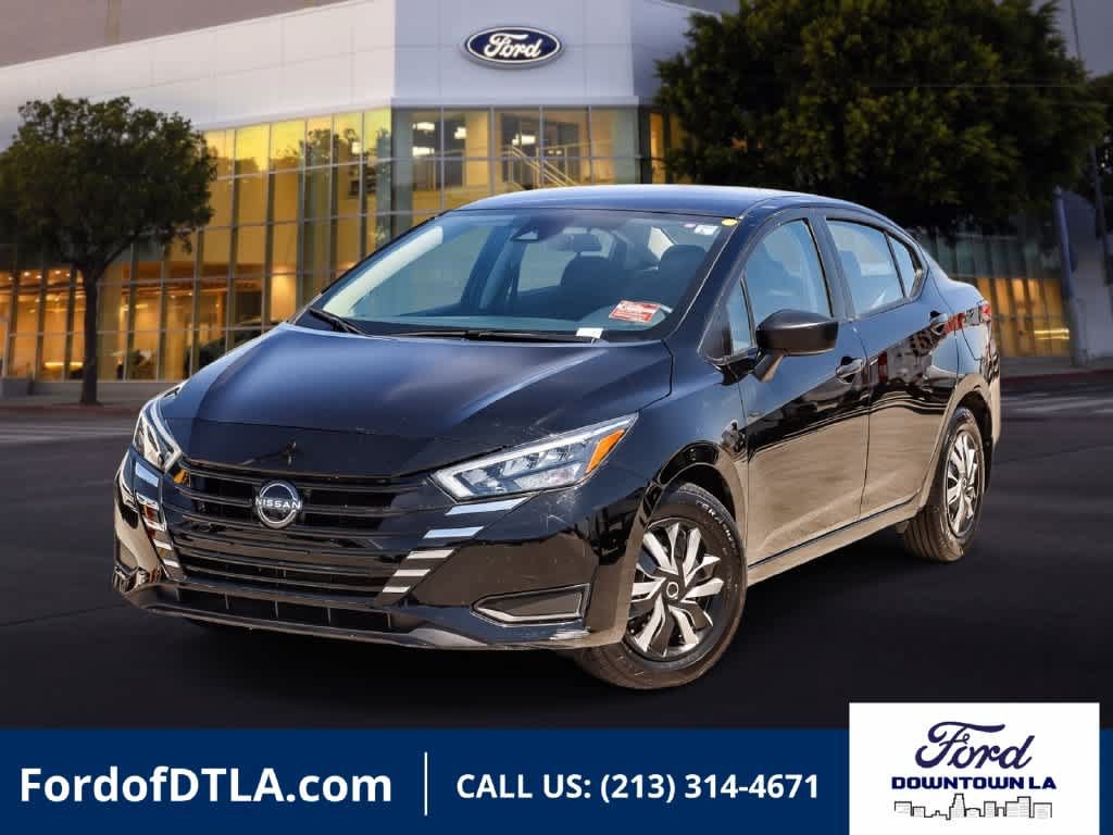 Used 2025 Nissan Versa S w/ Trunk Package FWD image 1