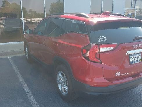 Used 2022 GMC Terrain SLE w/ Driver Convenience Package FWD image 7