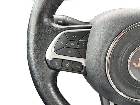 Used 2019 Jeep Renegade Latitude w/ Cold Weather Group AWD/4WD image 36