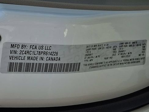 Used 2023 Chrysler Pacifica Touring-L FWD image 28