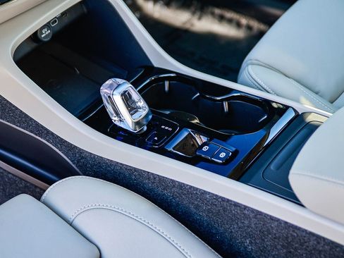 Certified 2026 Volvo XC40 B5 Ultra w/ Climate Package image 21