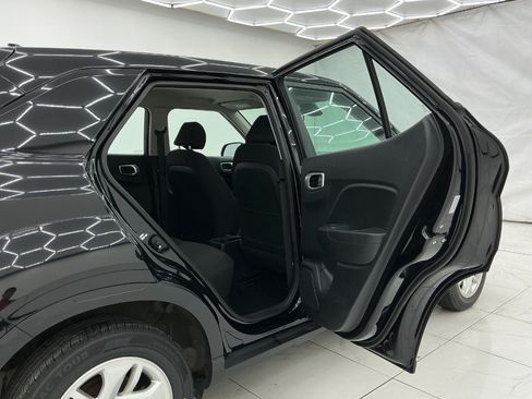 Used 2021 Hyundai Venue SE FWD image 23