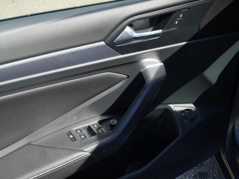 Used 2023 Volkswagen Jetta SE image 15