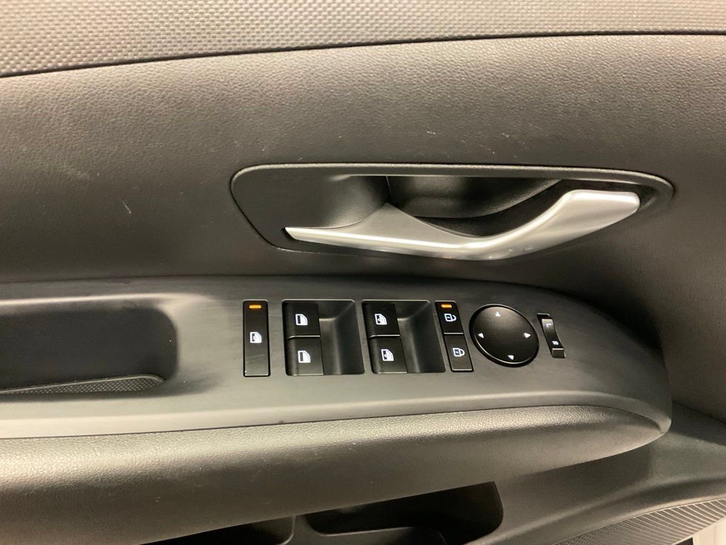 Used 2025 Hyundai Santa Cruz SEL FWD image 16