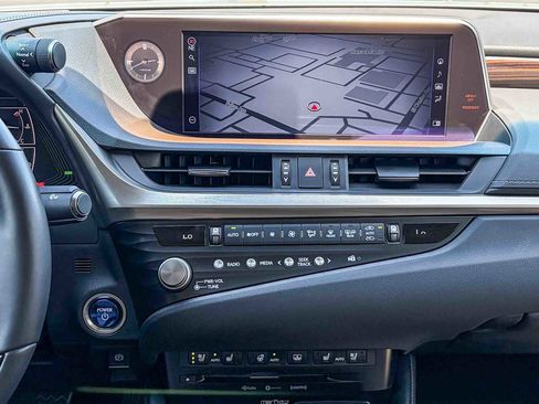 Certified 2021 Lexus ES 300h w/ Accessory Package FWD image 12