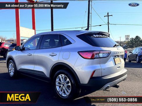 Used 2020 Ford Escape SE image 12