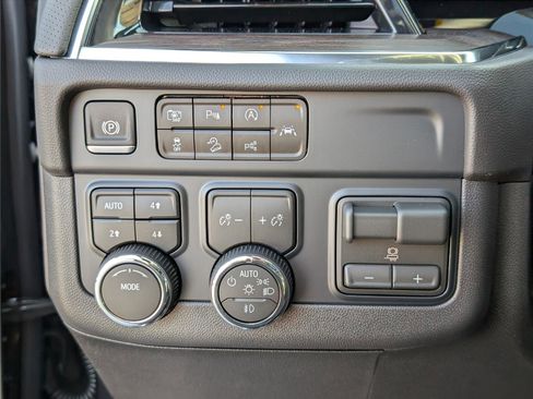 New 2026 Chevrolet Suburban Premier image 22