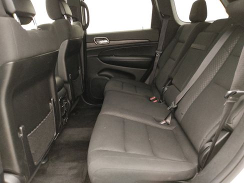 Used 2019 Jeep Grand Cherokee Laredo RWD image 18