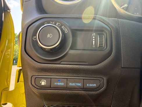 Used 2023 Jeep Wrangler Unlimited Sahara w/ Cold Weather Group AWD/4WD image 25