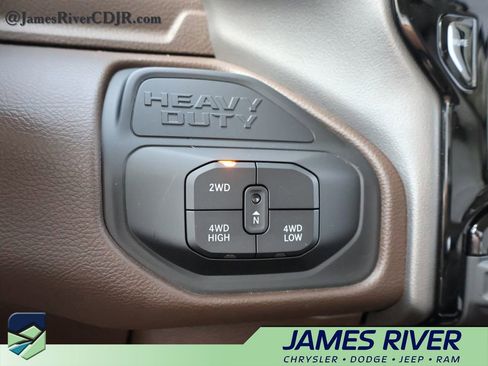 Used 2026 RAM 2500 Laramie AWD/4WD image 32