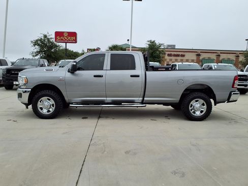Used 2024 RAM 2500 Tradesman w/ Chrome Appearance Group AWD/4WD image 9