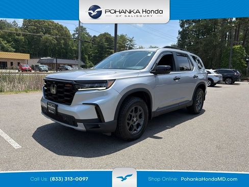 Certified 2025 Honda Pilot TrailSport image 1