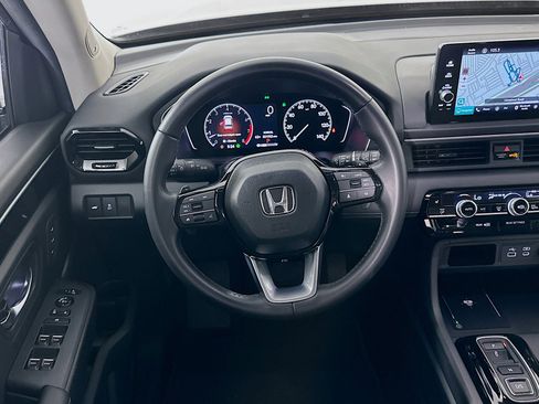 Used 2025 Honda Pilot Touring image 18