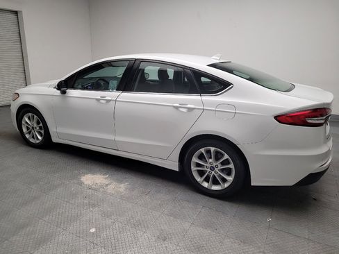 Used 2019 Ford Fusion SE image 3