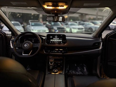 Used 2021 Nissan Rogue Platinum image 17