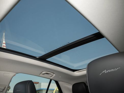 Used 2023 Buick Envision Avenir image 24