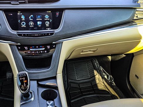 Used 2019 Cadillac XT5 AWD image 23