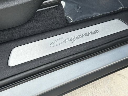 Certified 2025 Porsche Cayenne Coupe image 24